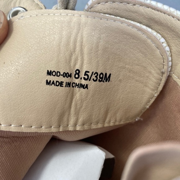 NWOT Dirty Laundry Mazzy Lace-Up Boot Size 8.5 Off white Combat - Picture 9 of 10